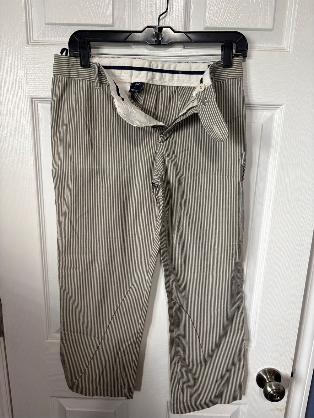 GAP Women's Pinstripe Capris - White & Black